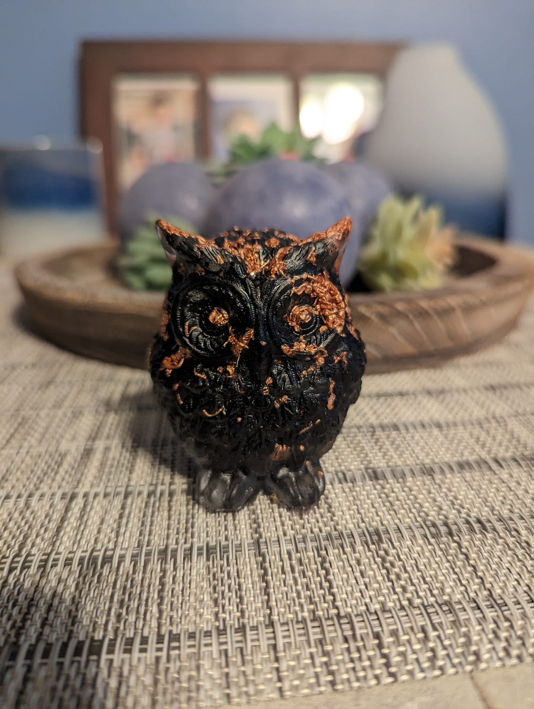 Owl shaped EMF blasting orgonite with shungite, black obsidian and copper